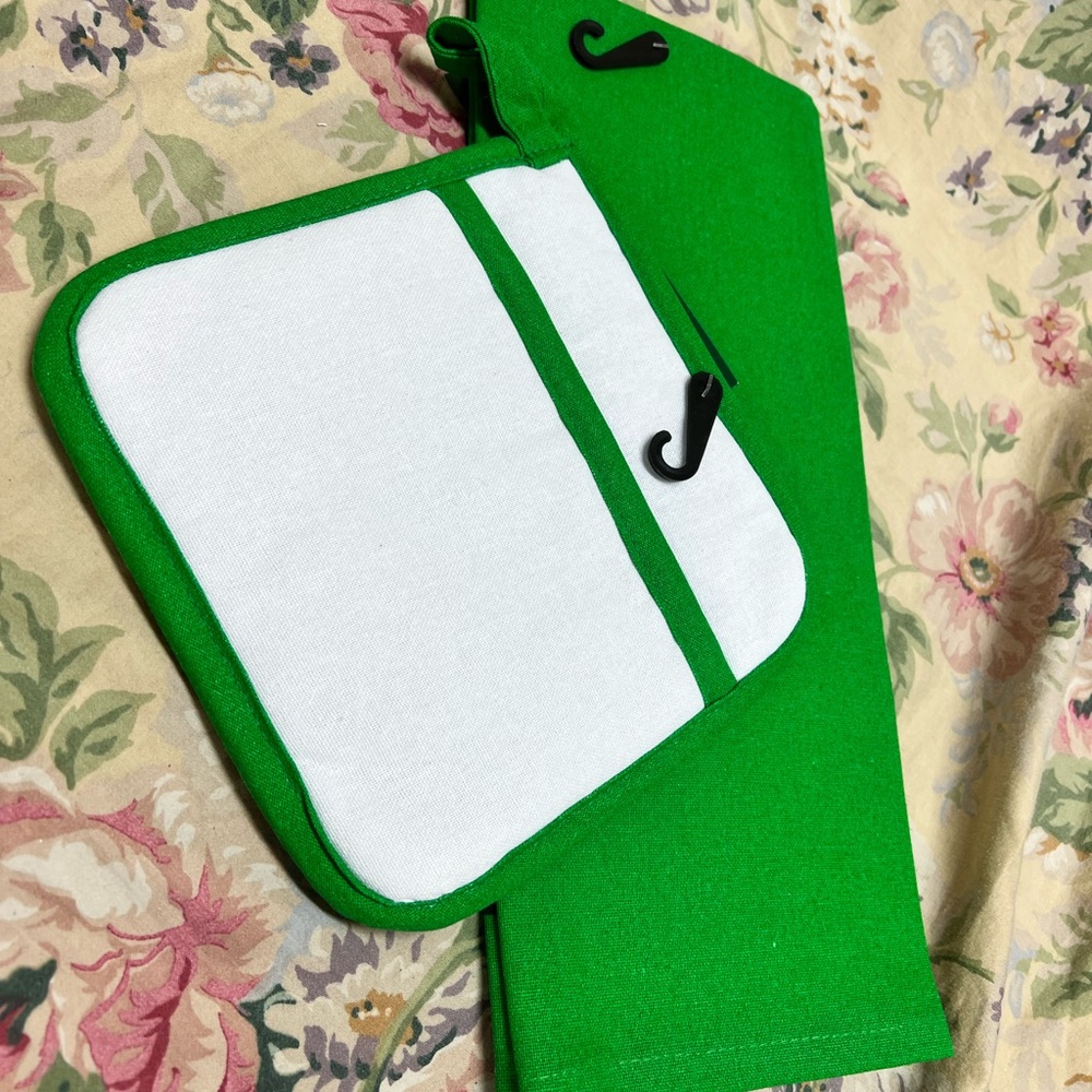 Grinch tea towel & pot holder - Picture 6 of 8